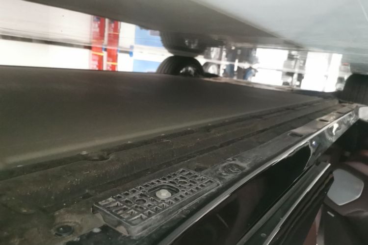 小米汽车 小米YU7 2025款 超长续航高性能四驱Max版局部细节9002