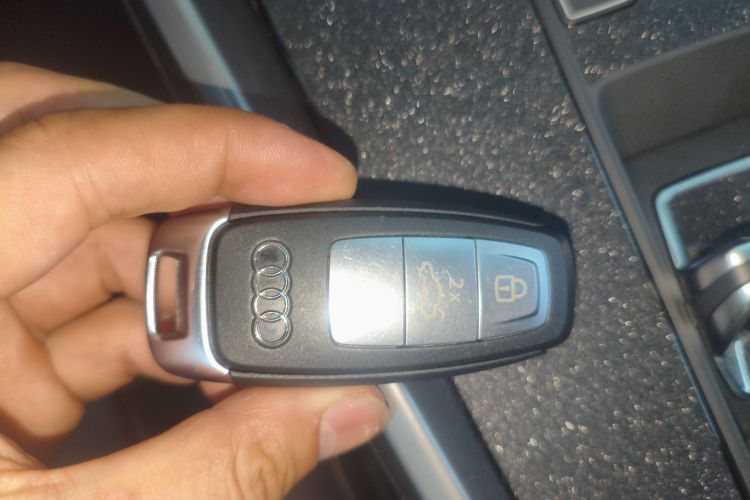 奥迪A3 2023款 A3L Limousine 35 TFSI 时尚运动型中控内饰11