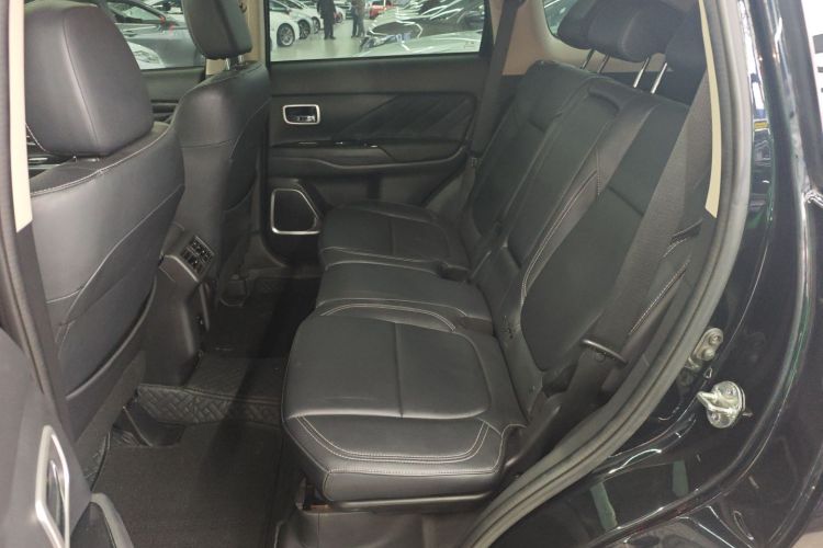 三菱 欧蓝德 2020款 2.0L 两驱畅享版 5座中控内饰7004