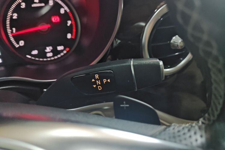 奔驰V级 2018款 V 260 L 尊贵加长版 国VI中控内饰18