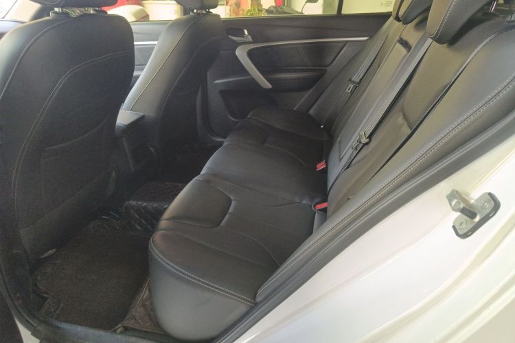 吉利汽车 帝豪 2017款 三厢百万款 1.5L 手动向上版中控内饰21