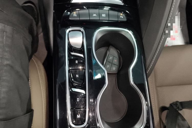 别克 2023款 昂科威Plus 652T 五座豪华型中控内饰18