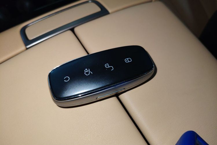 腾势D9 2022款 DM-i 970 四驱尊荣型中控内饰11