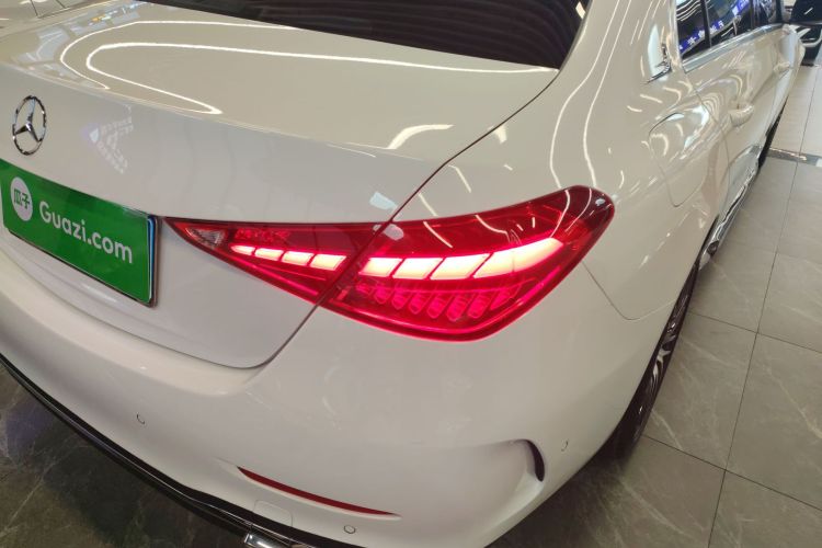 奔驰C级 2023款 改款 C 260 L 运动版车身外观9