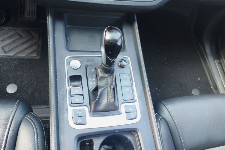 比亚迪 唐 2019款 2.0T 自动智联尊荣型 5座 国VI中控内饰18