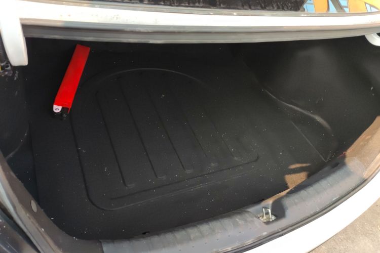 起亚K2 2017款 三厢 1.4L MT GLS局部细节23