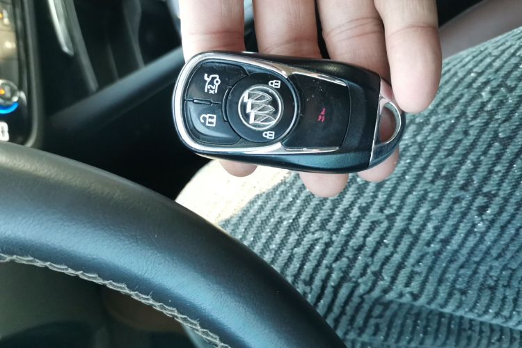 别克 君威 2017款 20T 精英型中控内饰11