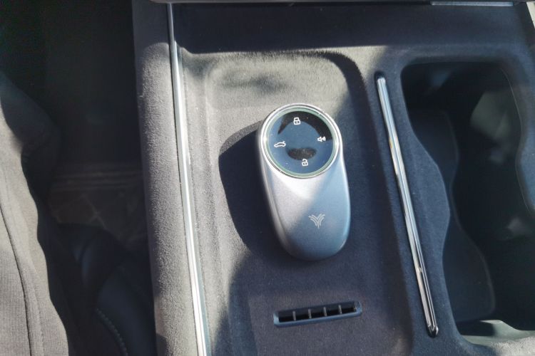 哪吒汽车 哪吒S猎装 2024款 增程300 Pro版中控内饰11