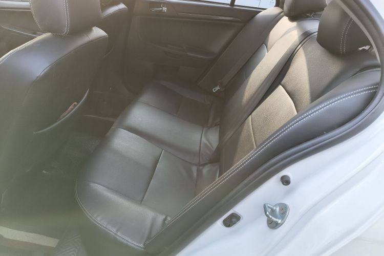 三菱 翼神 2013款 时尚版 1.8L CVT舒适型中控内饰21