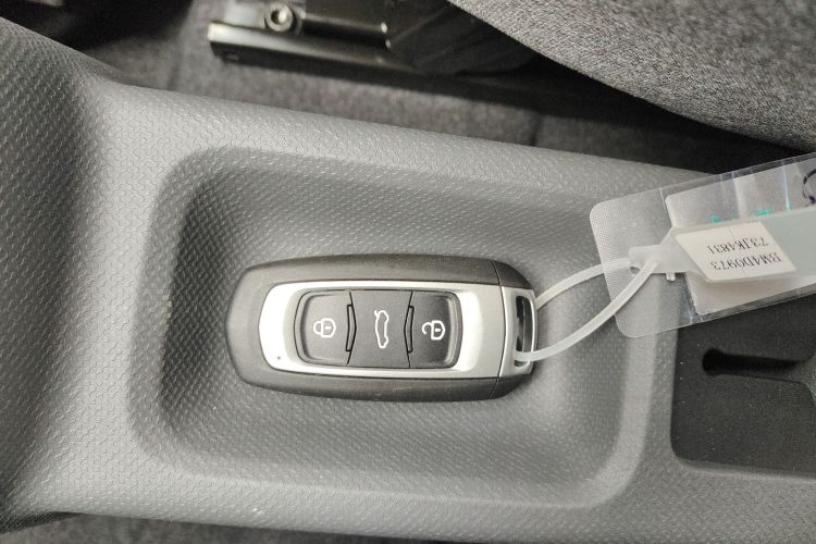 吉利银河 2024款 熊猫mini 200km 耐力熊中控内饰7001