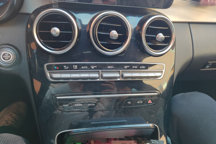 奔驰C级 2019款 C 260 运动版中控内饰16