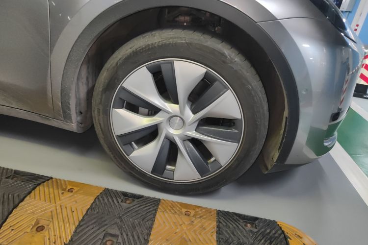 特斯拉 Model Y 2022款 后轮驱动版车身外观10