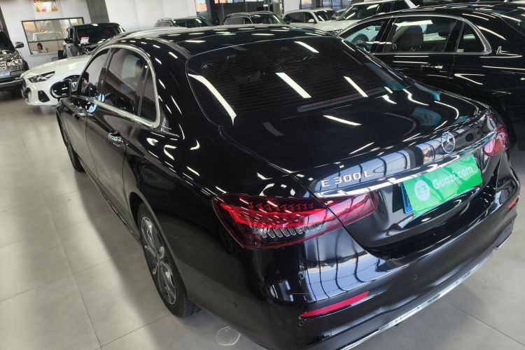 奔驰E级 2021款 E 300 L 运动时尚型车身外观4