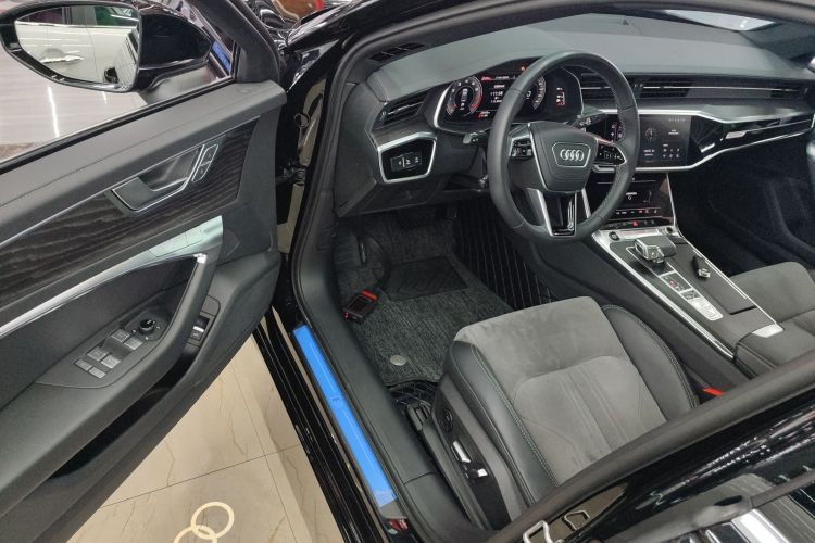 奥迪A6L 2024款 45 TFSI quattro 臻选动感型中控内饰7003