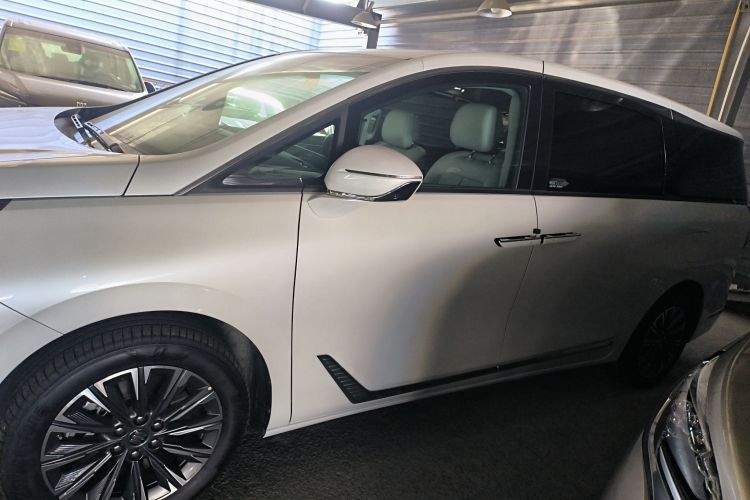 别克GL8 2025款 陆尊 尊享版车身外观6003