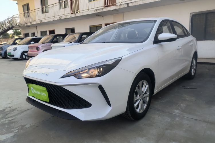 荣威i5 2026款 1.5L 手动舒享版车身外观1