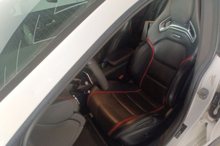 奔驰CLA AMG 2017款 改款 AMG CLA 45 4MATIC中控内饰19