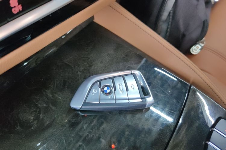 宝马5系 2019款 改款 530Li 领先型 M运动套装中控内饰11