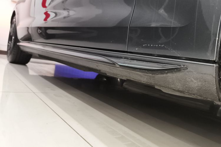 奥迪A4L 2024款 40 TFSI quattro RS套件燃速型局部细节9001