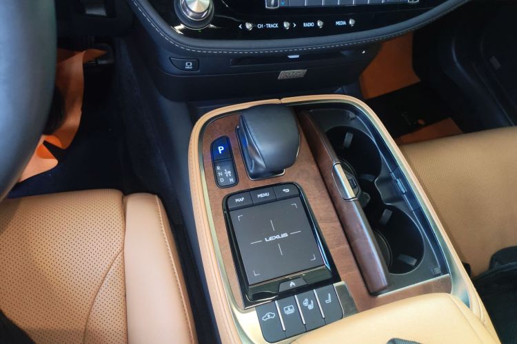 雷克萨斯LS 2021款 500h 卓越版局部细节18