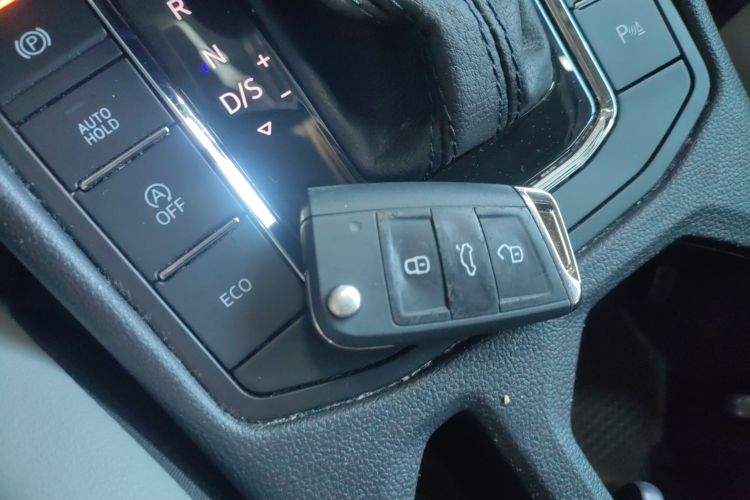 大众 宝来 2023款 300TSI DSG尊行版中控内饰11