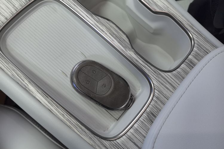 蔚来ET7 2023款 75kWh中控内饰7001