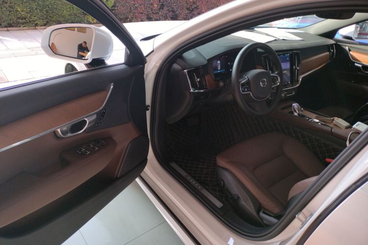 沃尔沃S90 2023款 B5 智逸豪华版中控内饰20