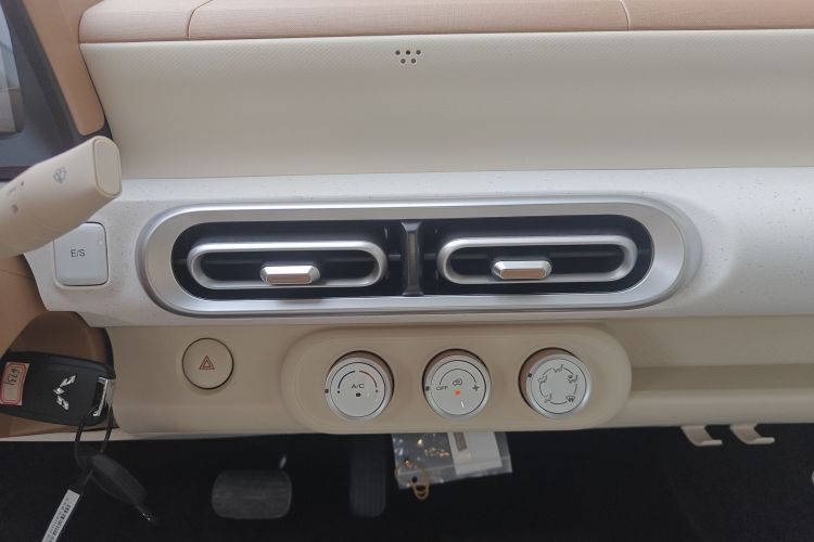 五菱汽车 宏光MINIEV 2024款 第三代 215km 青春版中控内饰16