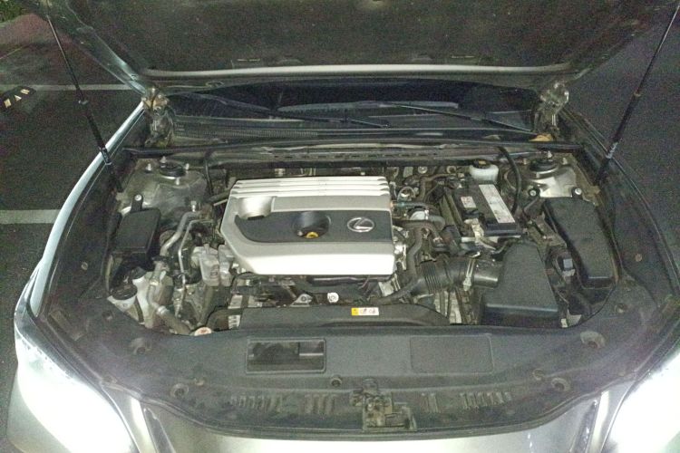 雷克萨斯ES 2020款 200 卓越版机舱底盘24