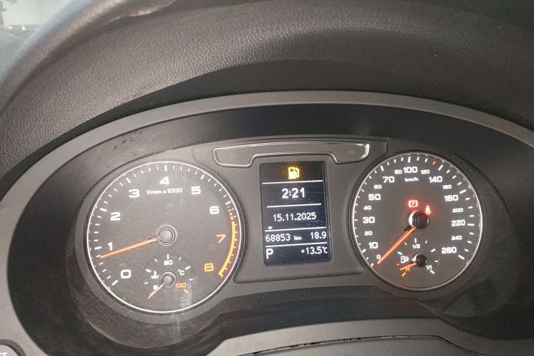 奥迪Q3 2018款 30周年年型 30 TFSI 时尚型中控内饰14