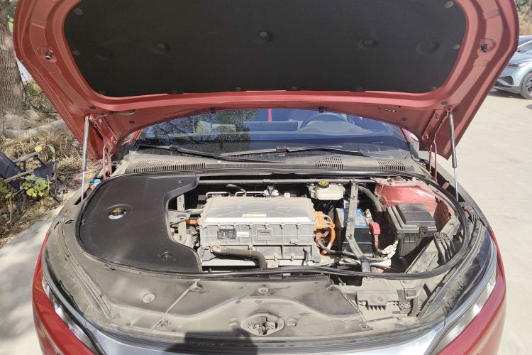 比亚迪 汉 2020款 EV 四驱高性能版旗舰型机舱底盘24