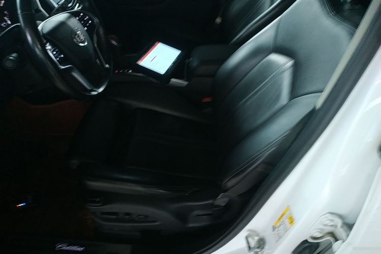 凯迪拉克SRX 2014款 3.0L 豪华型中控内饰19