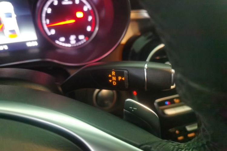 奔驰C级 2018款 C 200 运动版局部细节18