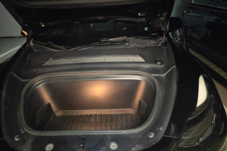 特斯拉 Model Y 2022款 后轮驱动版局部细节9007