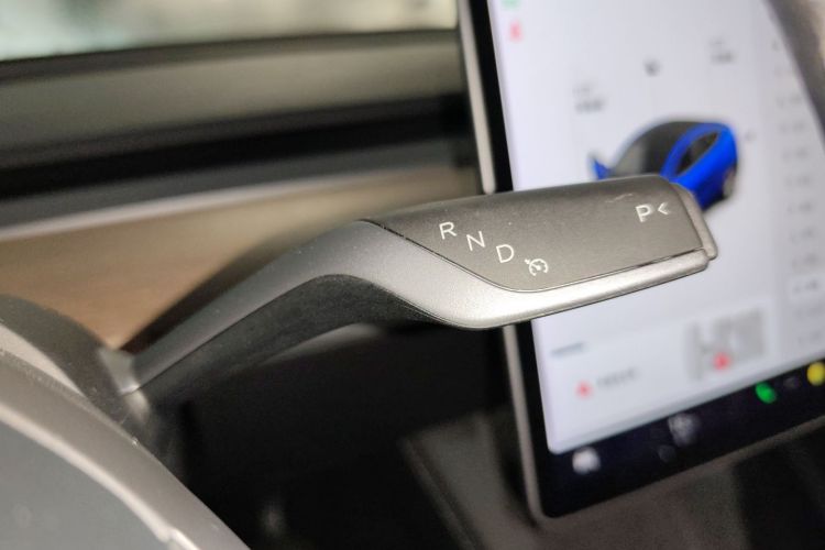 特斯拉 Model Y 2021款 长续航全轮驱动版中控内饰18