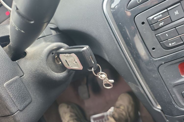 标致308 2014款 乐享版 经典 1.6L 手动风尚型中控内饰11