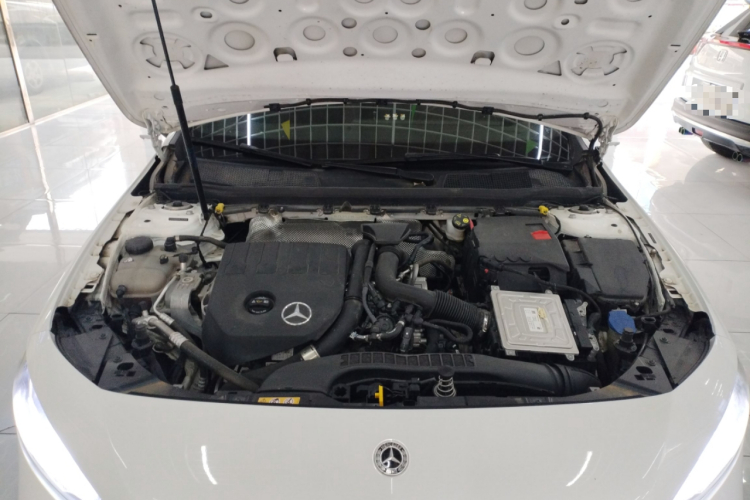 奔驰A级 2022款 A 180 L 运动轿车机舱底盘24