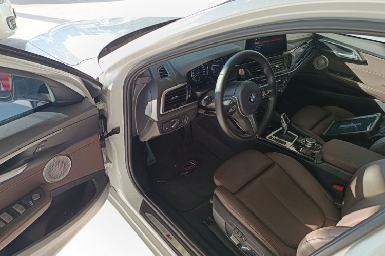 宝马1系 2021款 改款 120i M运动曜夜版中控内饰7003