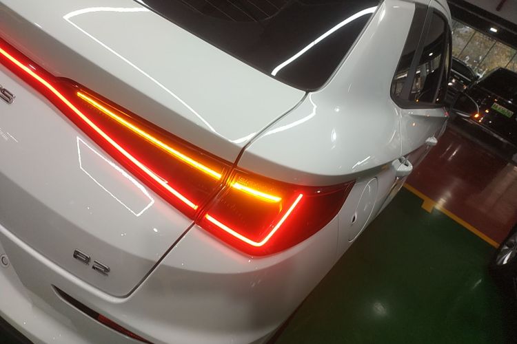 比亚迪e2 2024款 荣耀版 豪华型车身外观9