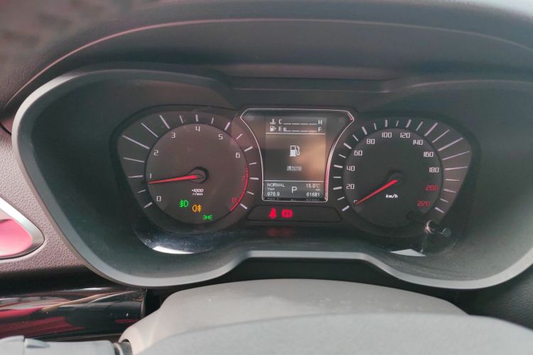 广汽传祺 传祺GS4 2015款 200T G-DCT豪华版中控内饰14