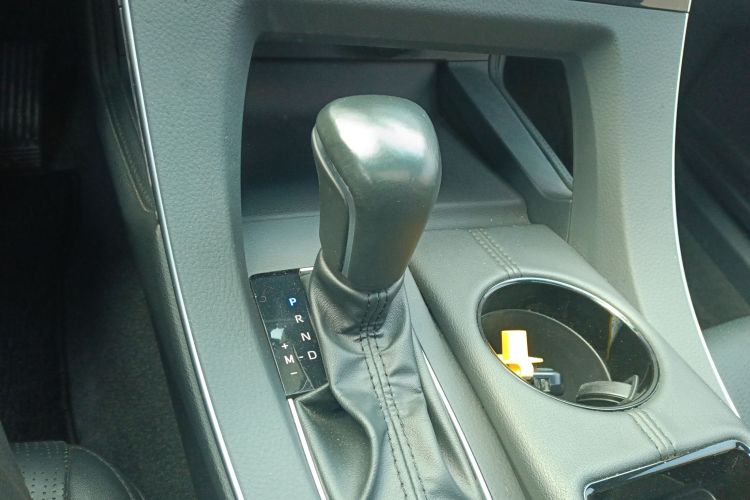 丰田 亚洲龙 2022款 2.0L 豪华版中控内饰18