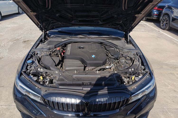 宝马3系 2020款 改款 325i M运动曜夜套装机舱底盘24