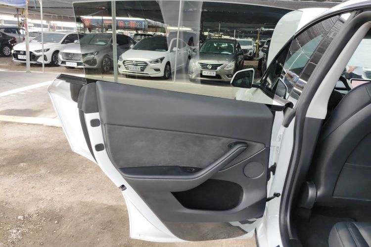 特斯拉 Model Y 2022款 后轮驱动版中控内饰7008