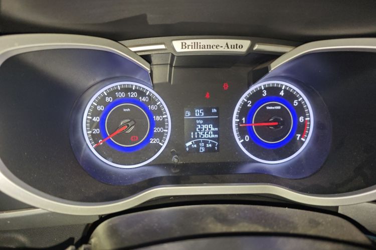 中华V3 2015款 1.5L 手动舒适型中控内饰14