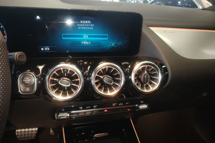 奔驰GLA AMG 2021款 AMG GLA 35 4MATIC中控内饰16
