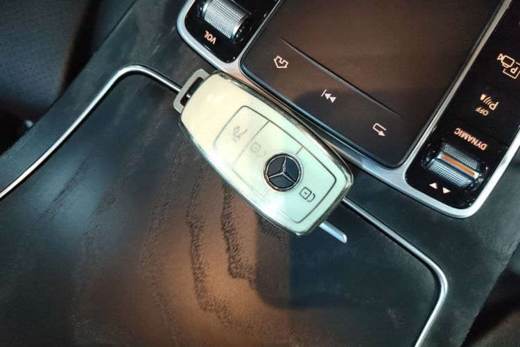 奔驰C级 2021款 C 200 L 时尚型运动版中控内饰11