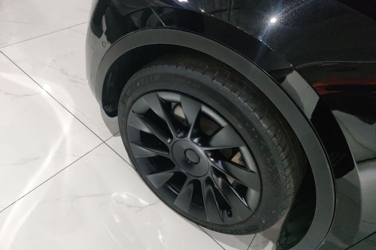特斯拉 Model Y 2021款 标准续航后驱版车身外观35
