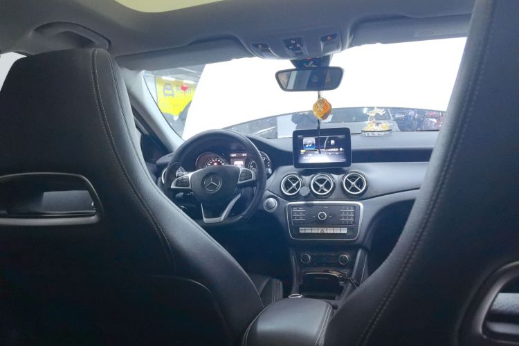 奔驰GLA 2019款 GLA 200 时尚型局部细节22