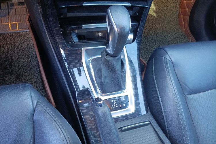 雪铁龙C5 2014款 2.0L 自动尊享型中控内饰18