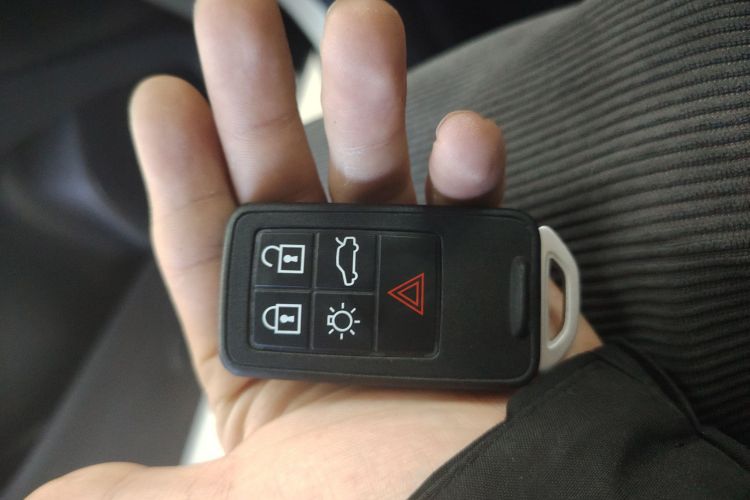 沃尔沃V40 2017款 T3 智雅版中控内饰11